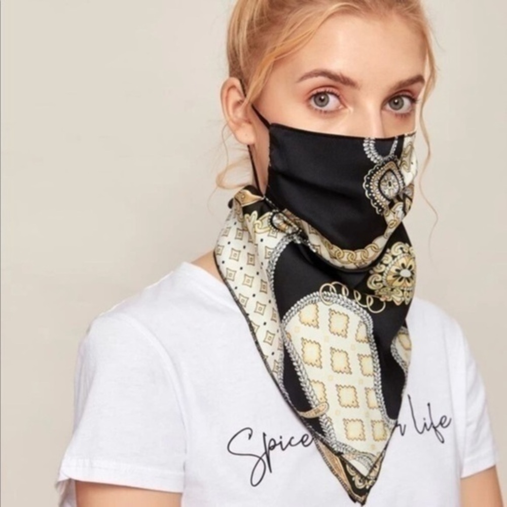 ✨NEW Face mask 😷 Elegant Black and Cream Scarf